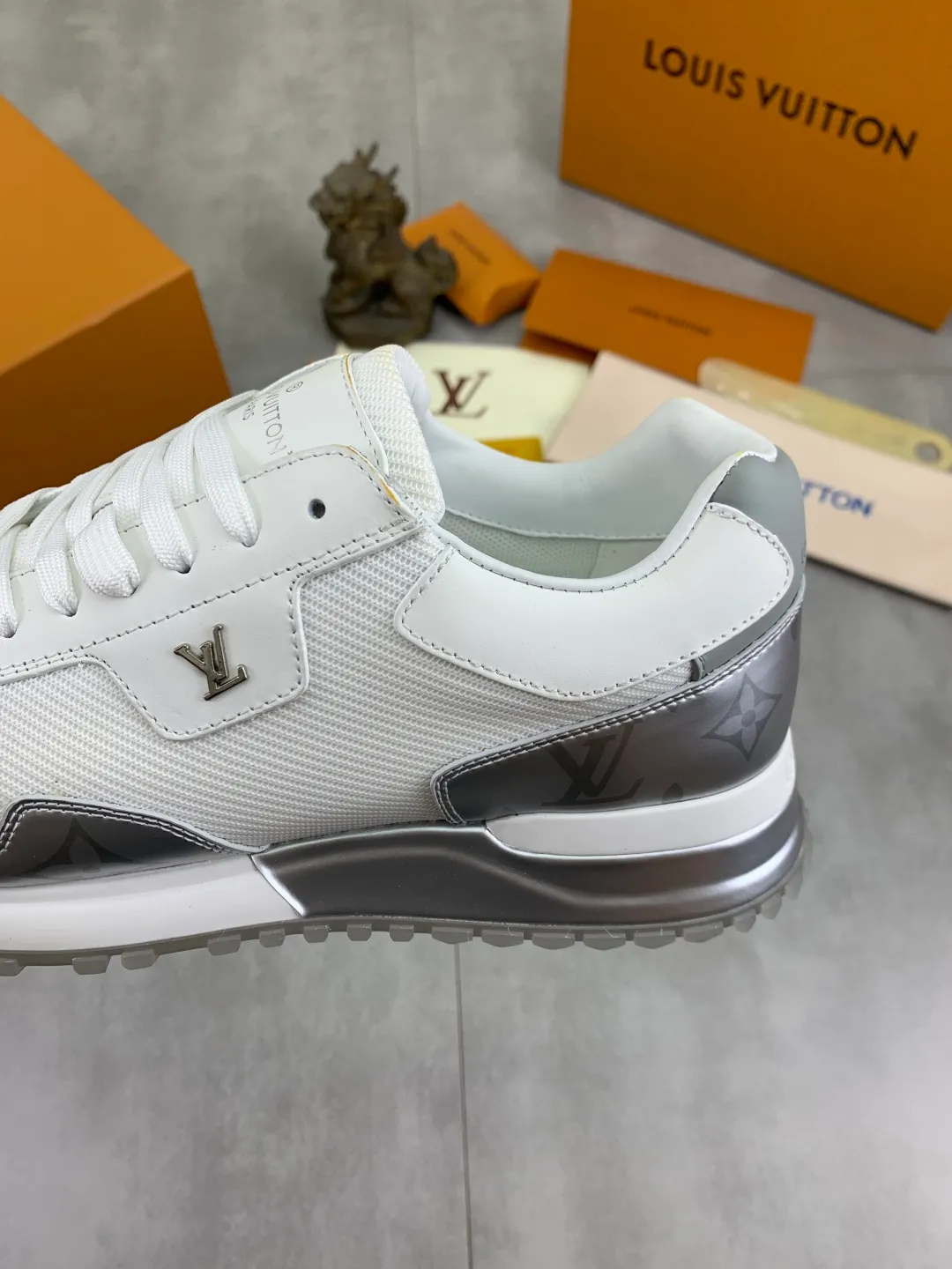 Men's men's shoes 💰P680 new style 💶[LOUIS VUITTON] (original order) new style 🍀LV Louis Vuitton * - top version of LV classic trendy shoes! Made of imported original cowhide and water-dyed cowhide lining. The latest original wear-resistant rubber combination outsole! High quality products! Multiple colors available, code number: 38-44 (45 46 customized)